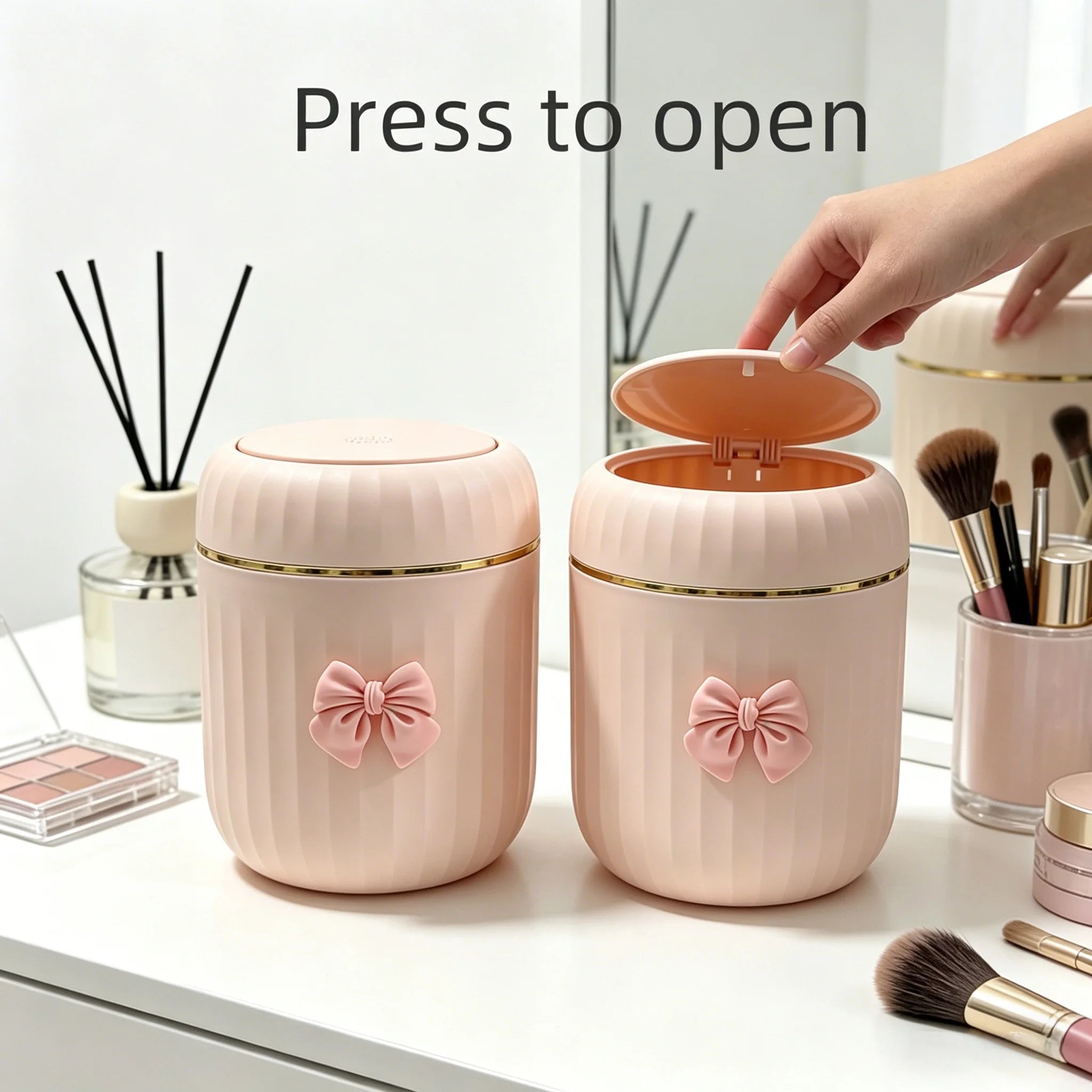 Mini Desktop trash bin