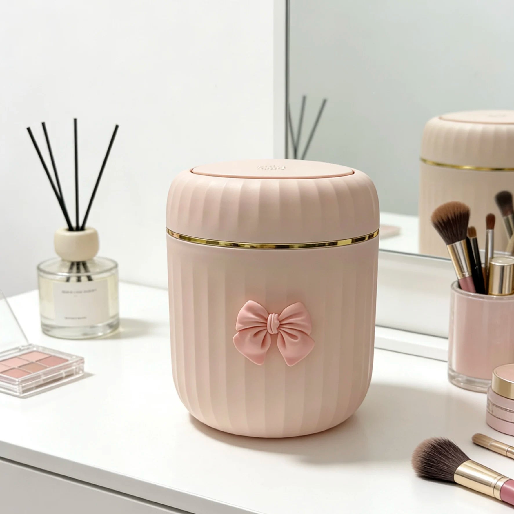 Mini Desktop trash bin