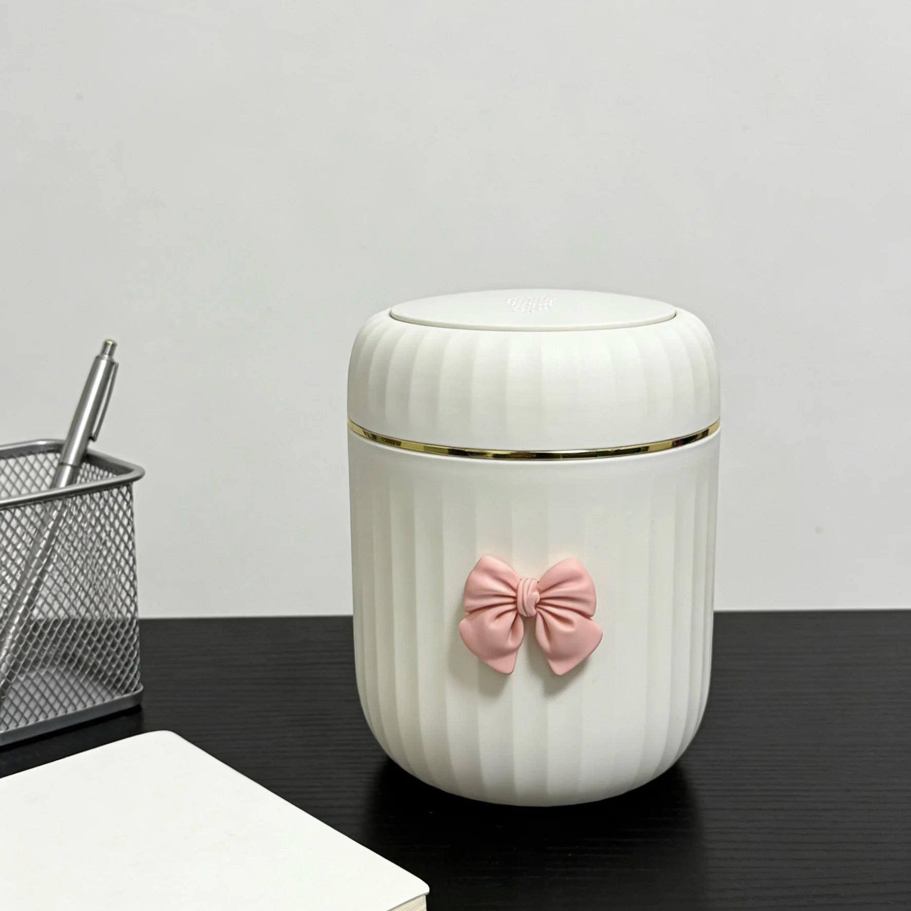 Mini Desktop trash bin