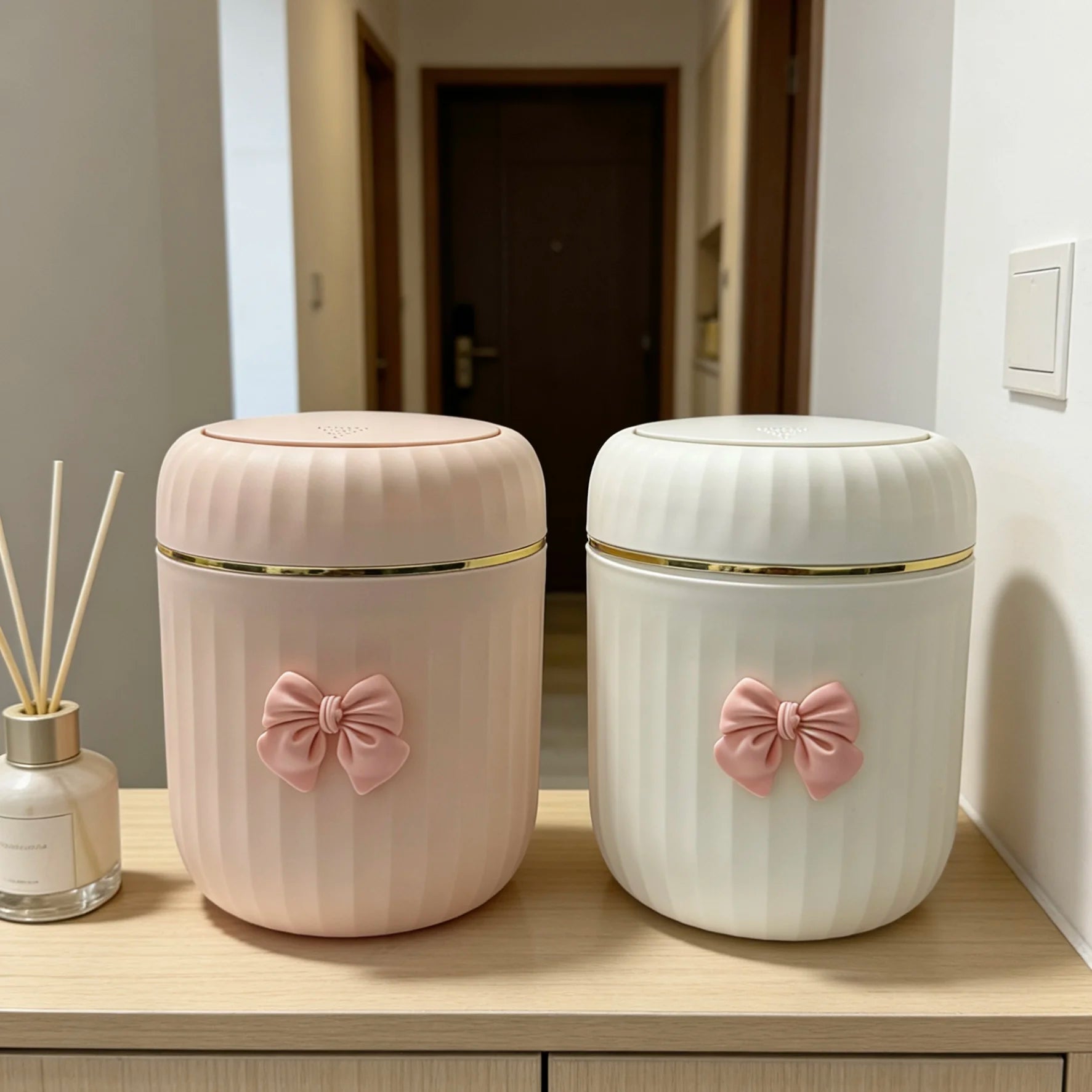 Mini Desktop trash bin